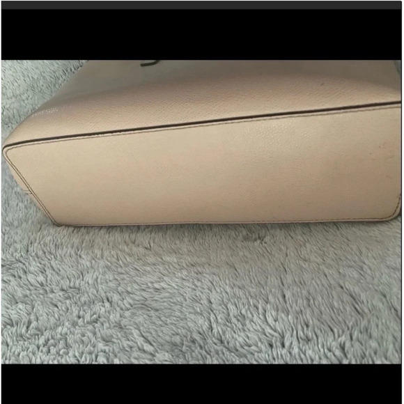 Michael Kors Jet Set Tote​​​​ - Picture 9 of 11